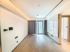 深圳宝安福永一线湖景房!!福永会展湾东城精装两房,高楼层,正看湖景,急租出租房源真实图片