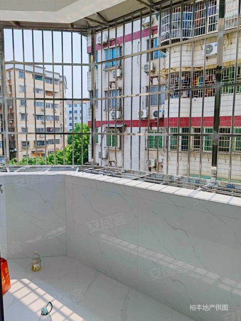 云顶花园 3 房  79.5 方 配套成熟 近地铁 拎包入住