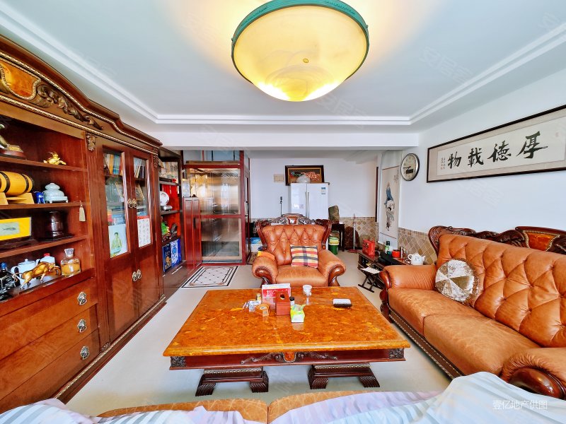 (150平花园)精装修一二楼复式 把东头 车库入户 千禧龙苑