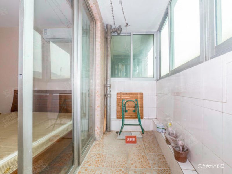 业主诚心出售海晖大厦电梯2房满五