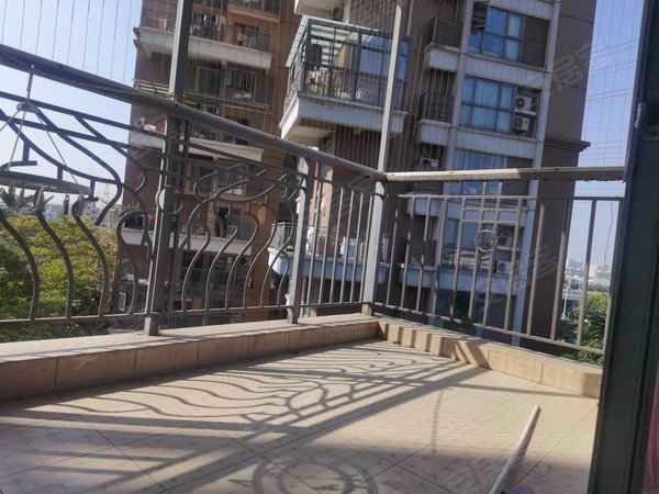深圳宝安松岗畔山御景花园碧头地铁口,拎包入住三房,业主好沟通出租