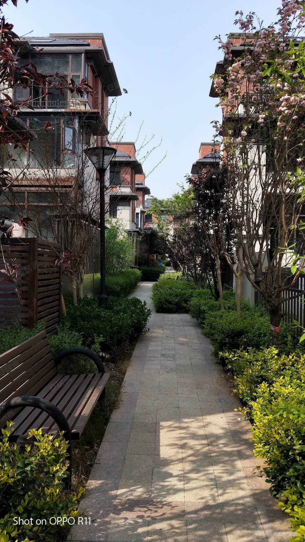 洛阳房产网>洛阳二手房>西工二手房>西工周边二手房>和昌花与墅(别墅)