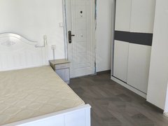 宁波鄞州首南0中介！出租银泰城对面，城南华府！一室一厅一厨一卫(有阳台)出租房源真实图片