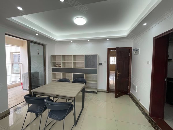 坪山外国语嘉邻居中心旁,亚迪三村三居室豪华装修三面采光出租房源