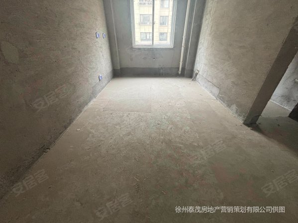 东方御景3室2厅2卫126㎡南北65万