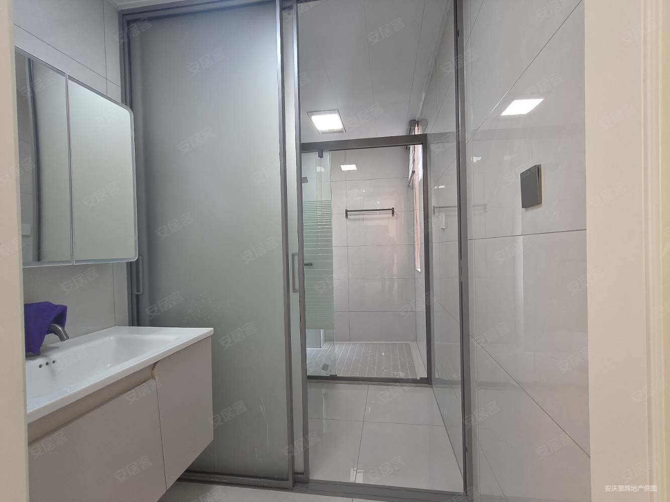 书香一品南区3室2厅2卫126㎡南北75万