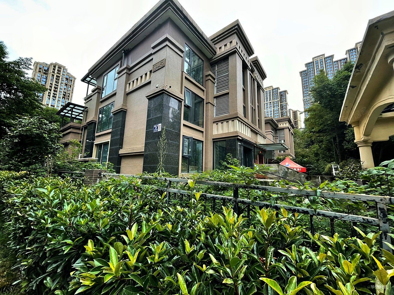 成都房产网>成都二手房>青白江二手房>凤凰新城二手房>凤凰湖国际社区