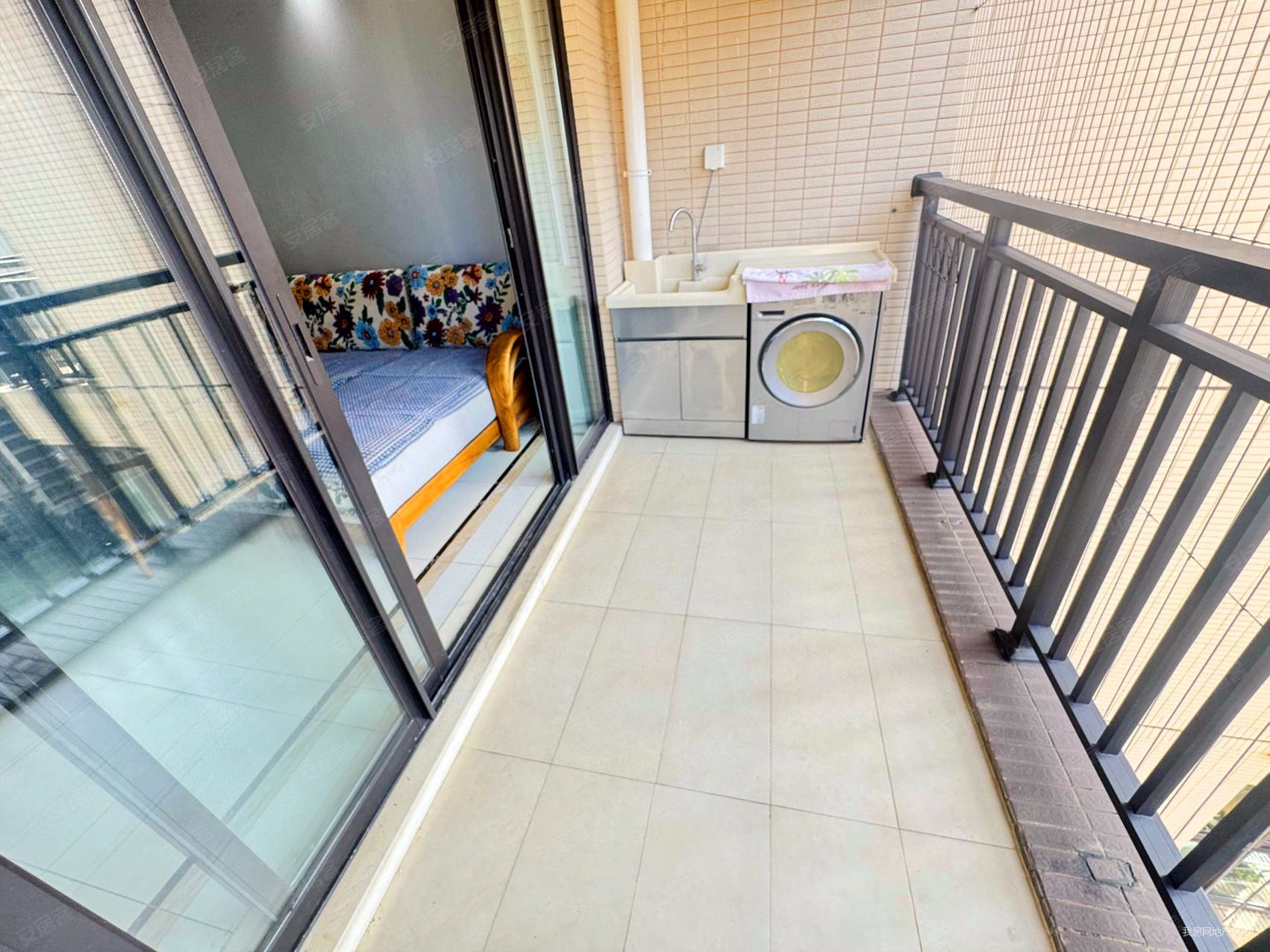 中海锦城3室2厅2卫112.64㎡南北175万