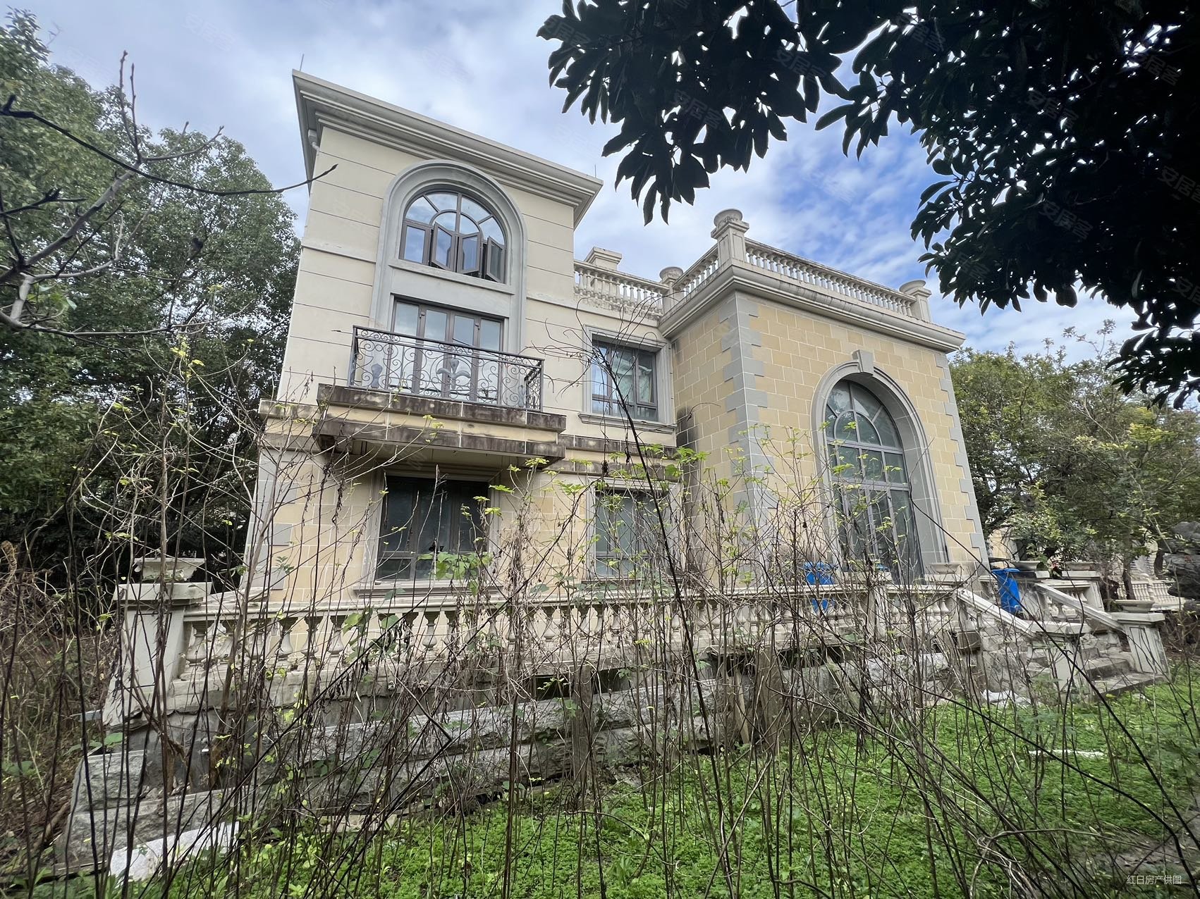 地铁口独栋别墅泗泾颐景园中式园林风格居住舒适房型大气配套成熟