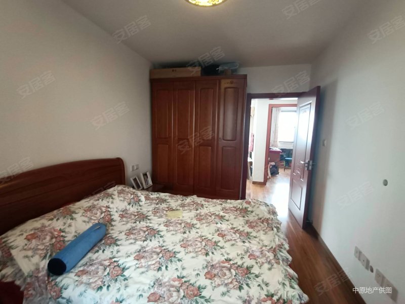 18号地鉄沈梅路100米汇枫公寓3房楼层可以税少