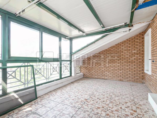 齐河塞纳维拉水景别墅水景花园联排别墅(边户大花园 有车库)家私齐全