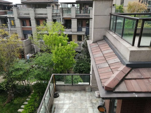 重庆渝北龙头寺招商雍华府(别墅)龙头寺招商雍华府联排五室前后带花园