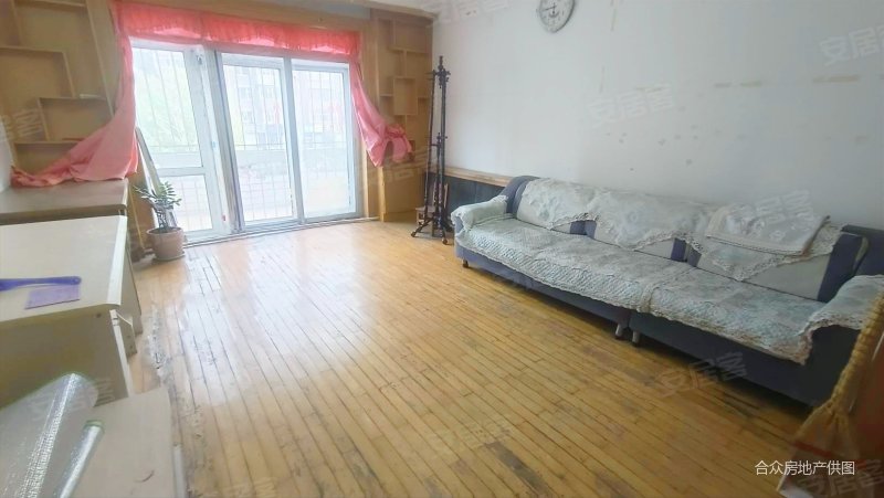 华新小区多层2楼封闭管理 亚泰大街长新街多条公交车站扶贫市场