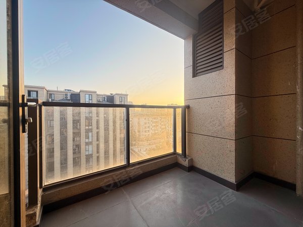 海宁海宁市区硖石华鸿原墅(公寓住宅)南关厢附近，华鸿原墅精装1室，到顶大衣柜，天然气做饭，可短租出租房源真实图片