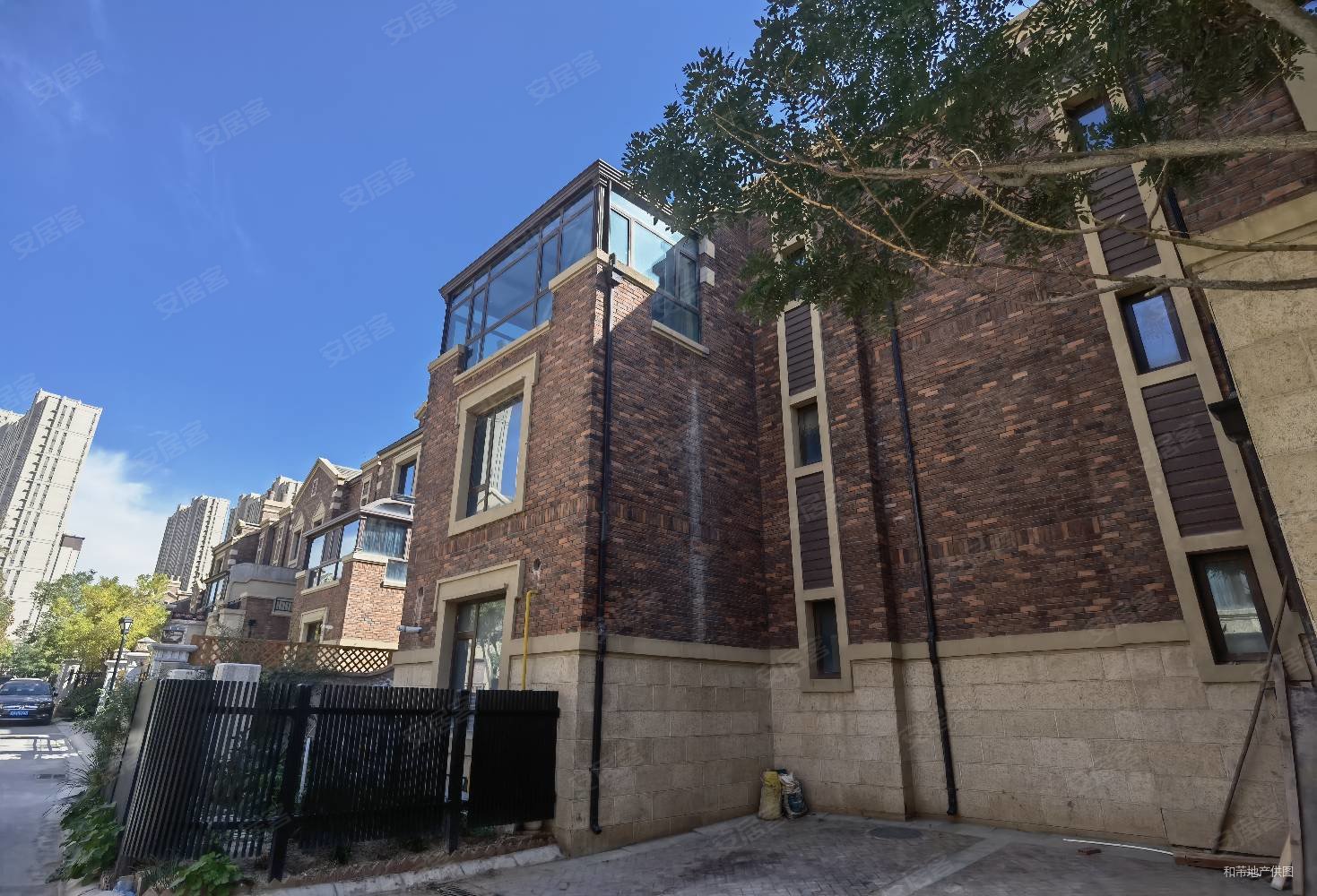 保利领秀山(别墅)5室2厅4卫216㎡南北260万