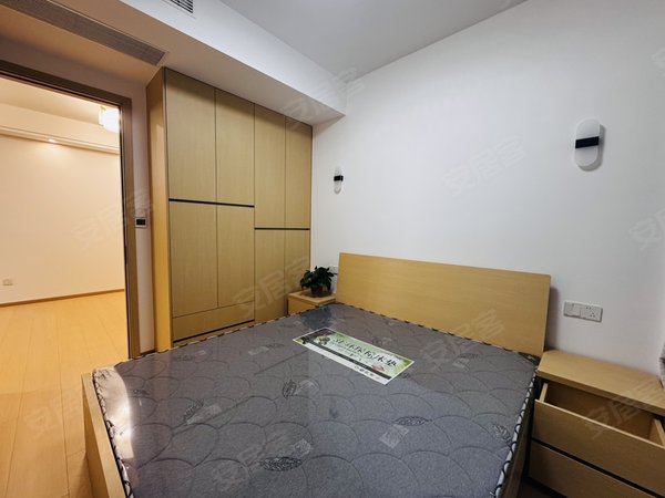 金华婺城湖海塘映湖华府金华罕见大平层6房超大客厅落地窗超大衣帽间全屋智能家居房源多出租房源真实图片