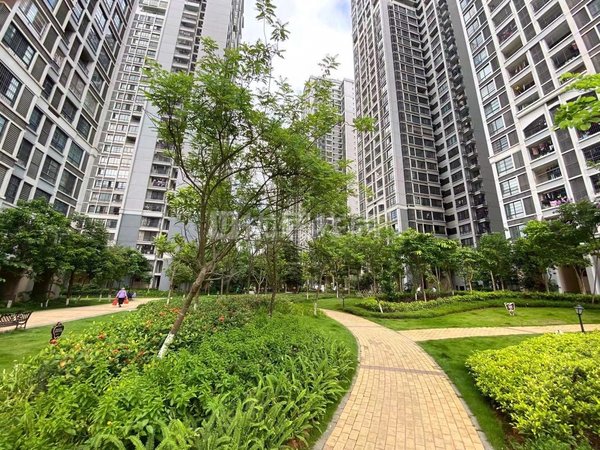 【多图】阳光尚都,良庆周边租房,一千三 四台空调配套齐全 全新出租