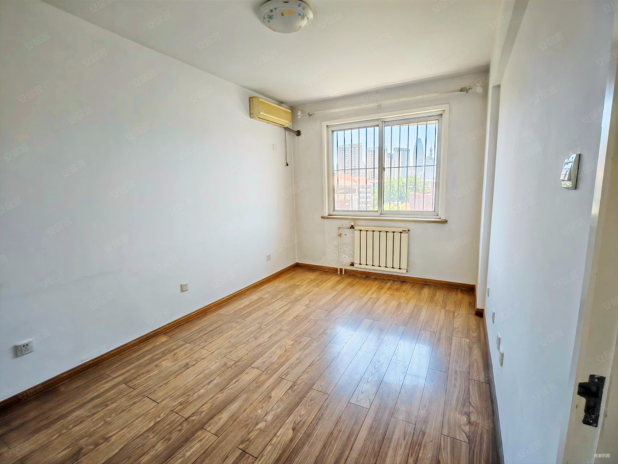 天津房产网>天津二手房>河北二手房>光复道街二手房>北岸华庭>2000