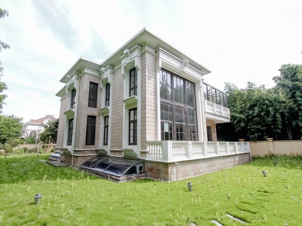 上海长宁西郊公园明苑别墅西郊独栋别墅,超大花园,精装空房出租,看房