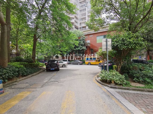 南宁青秀凤岭北塞纳维拉花园近地铁 塞纳维拉花园 两房出租 配齐拎包