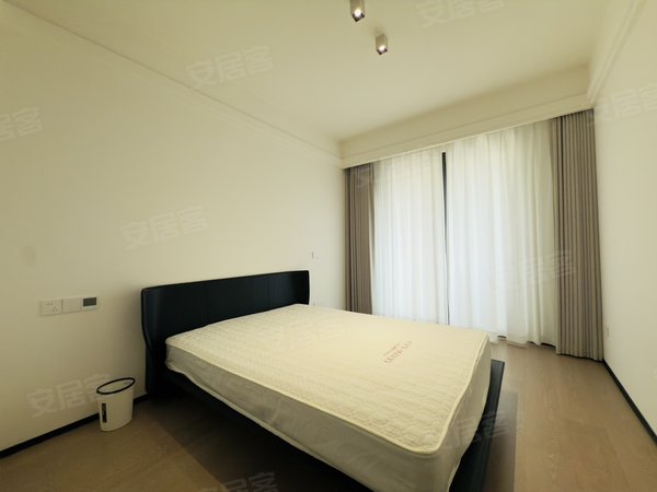 金华东阳横店南江玺南江玺4房3卫豪华现代风装修   奶油风 价格给力家具齐全出租房源真实图片