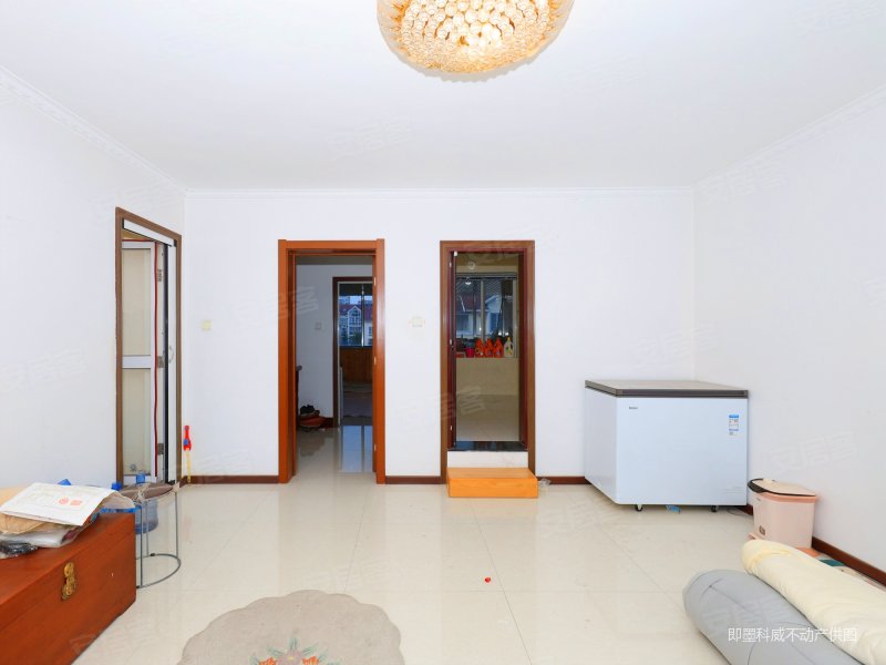 名都苑4室3厅4卫221㎡南北165万