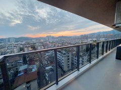 丽水莲都中山街中心区丽水学院 欧微附近 超大阳台 视野开阔 客厅落地窗 手慢无出租房源真实图片