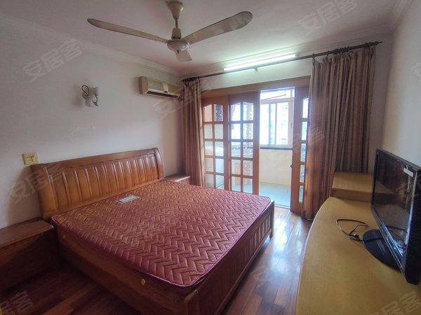 上海青浦朱家角淀湖山庄教苑东大门菜市场旁边 淀湖山庄教苑 精装三房