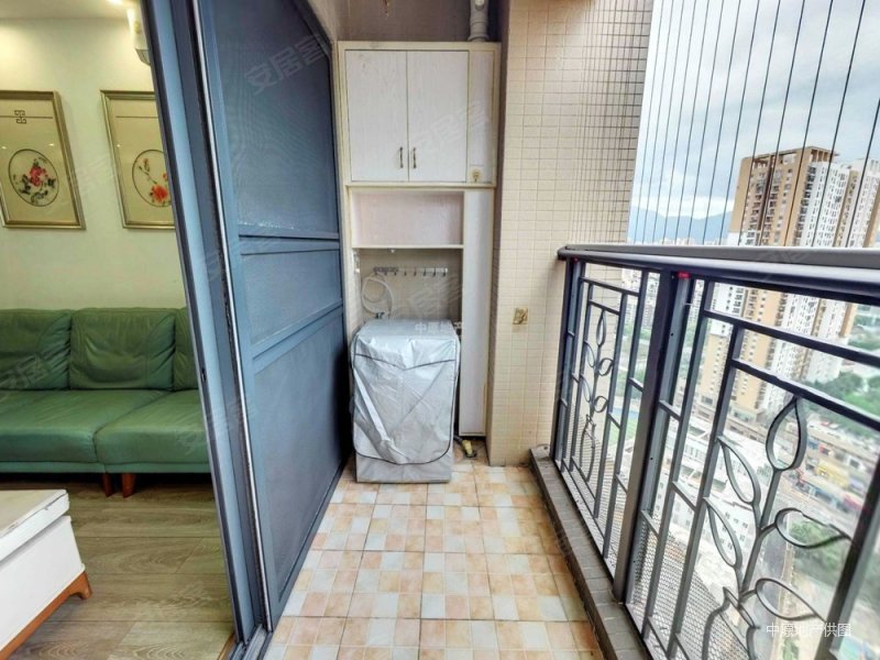 尚峰花园精装修14号线地铁口中高楼层朝南看泳池