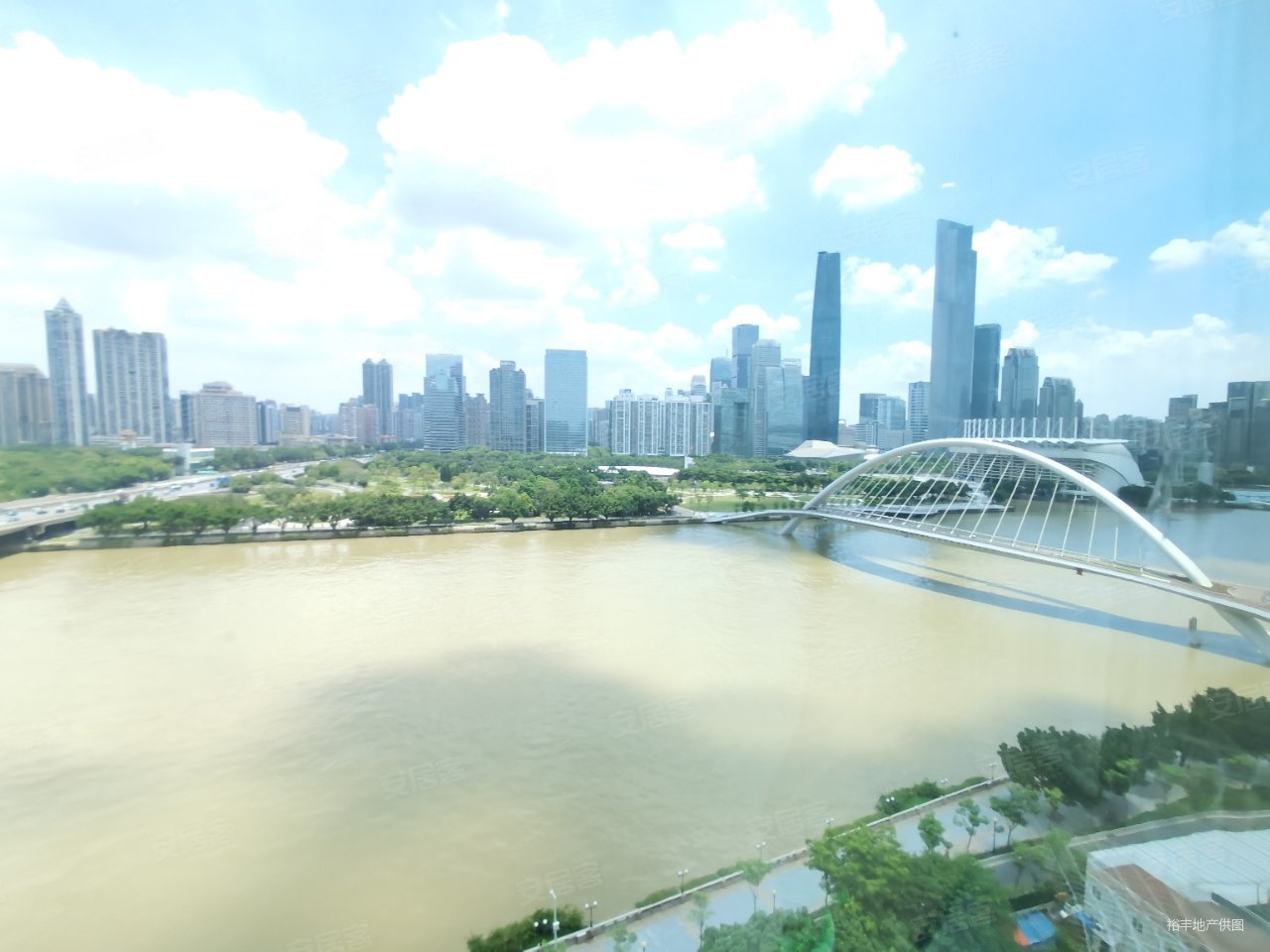 新理想华庭4室2厅2卫144.54㎡南北1146万