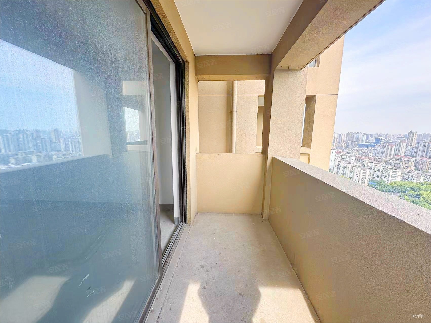 梁溪万达旁 地铁口 清水毛坯两房 西郊佳苑 全包