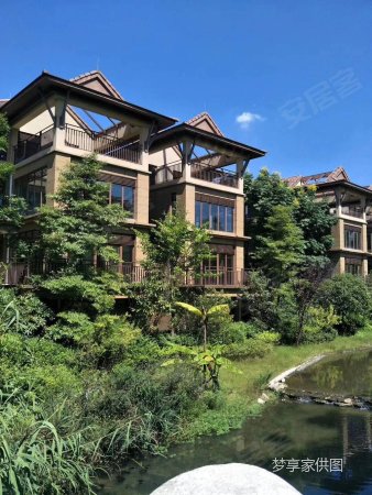 青城山下 高品质 纯泰式湖心别墅 环境优美 街子古镇旁