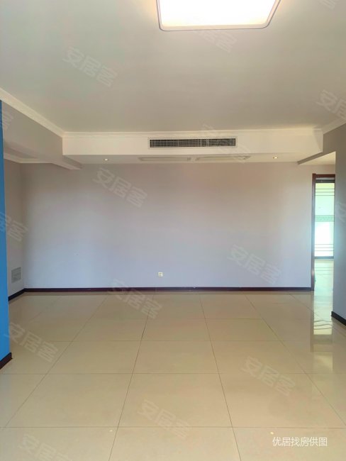 出售沣东吾悦广场对面和平丽苑小区高层中间楼层精装修地铁口