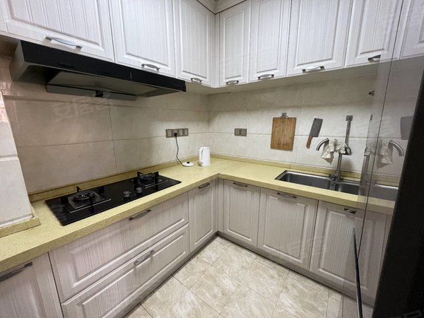 凉山西昌长安中中信国际花城西客站电梯套三双卫带家具家电。价格可谈出租房源真实图片