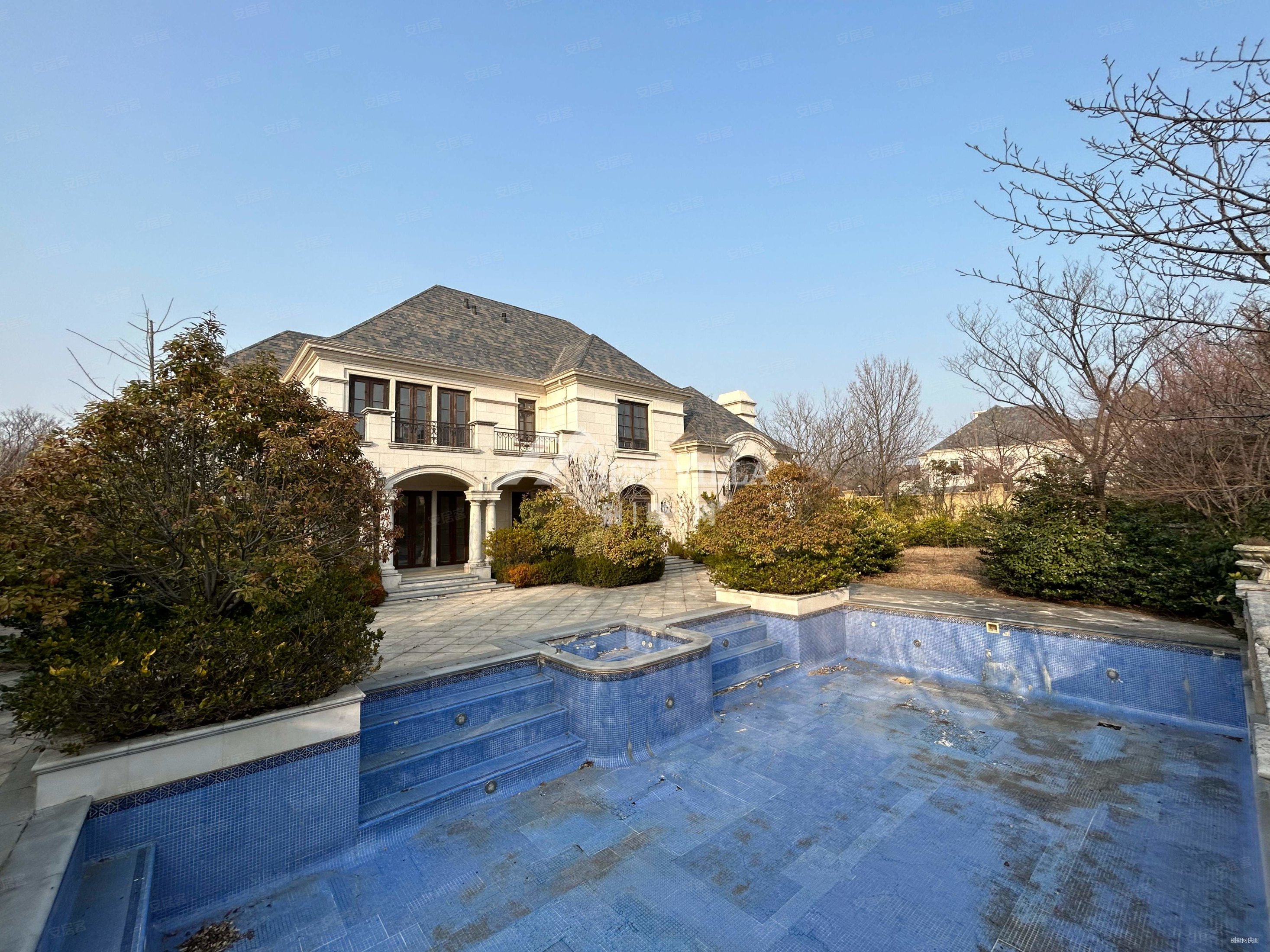 天逸海湾4室4厅4卫582㎡南北3600万