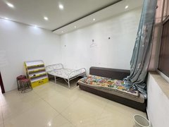 昭通昭阳昭阳城区金融中心旁 大市场 1室1厅 带部分家具家电 看房方便出租房源真实图片