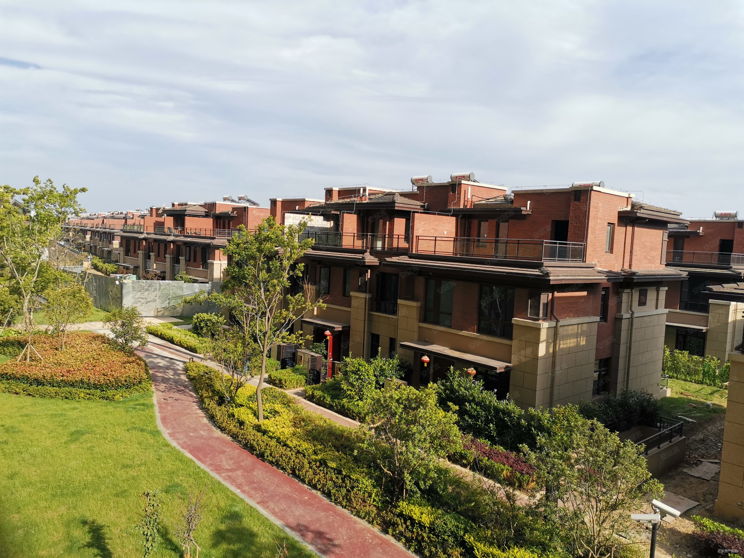 湖畔樾山(别墅)4室2厅2卫226㎡南北450万