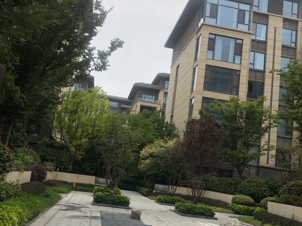 西安高新区科技西路西段碧桂园国湖五号线斗门站旁 精装4室2厅可拎包