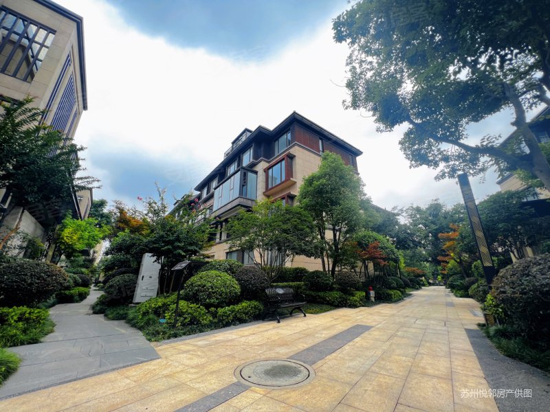 狮山脚下 原著花园 上叠别墅 实用250平 送南北露台