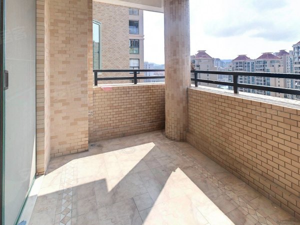 梅华租房,仁恒星园 4室2厅2卫 有带两个车位家私齐全,香洲租房-珠海58