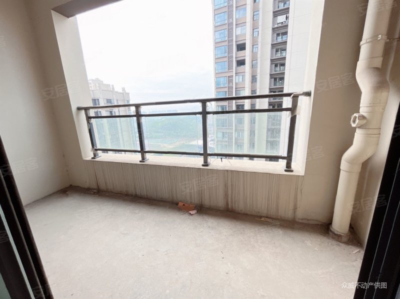 清江尚玲珑89平62万3室2厅1卫