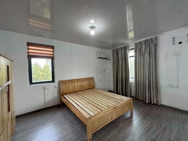 杭州萧山闻堰湘湖人家(东区)湘湖人家边套排屋带独立车库 7室,家具新