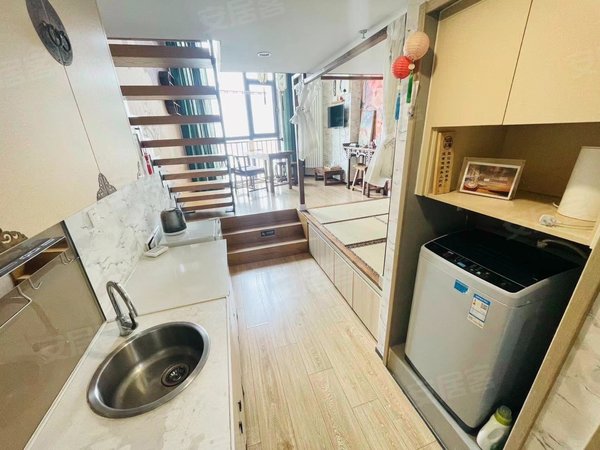 青岛市南团岛金茂湾(三期c2-c3)金茂湾精装温馨loft套一拎包入住可月