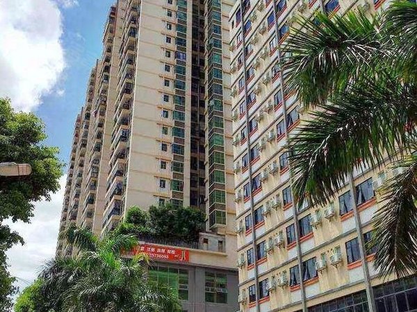 深圳龙华清湖贤华名苑清湖北地铁口 贤华名苑 3室2厅  4500元月出租