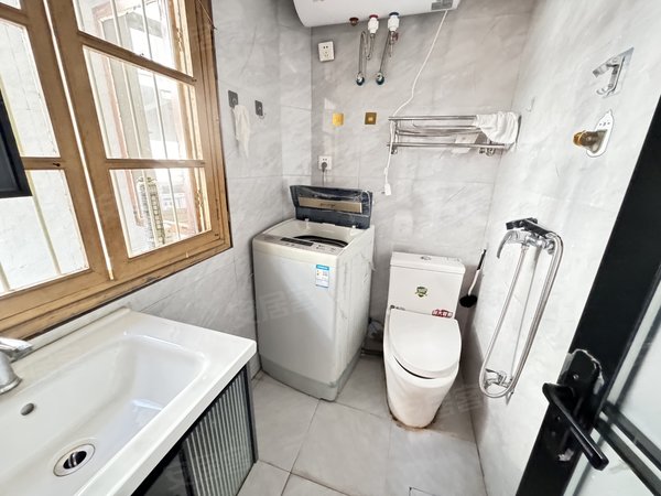 金华东阳东阳市中心新光天地(一期)烧煤气好乐多广场 星光汇对面附近两室一厅两卫带  投影仪出租房源真实图片