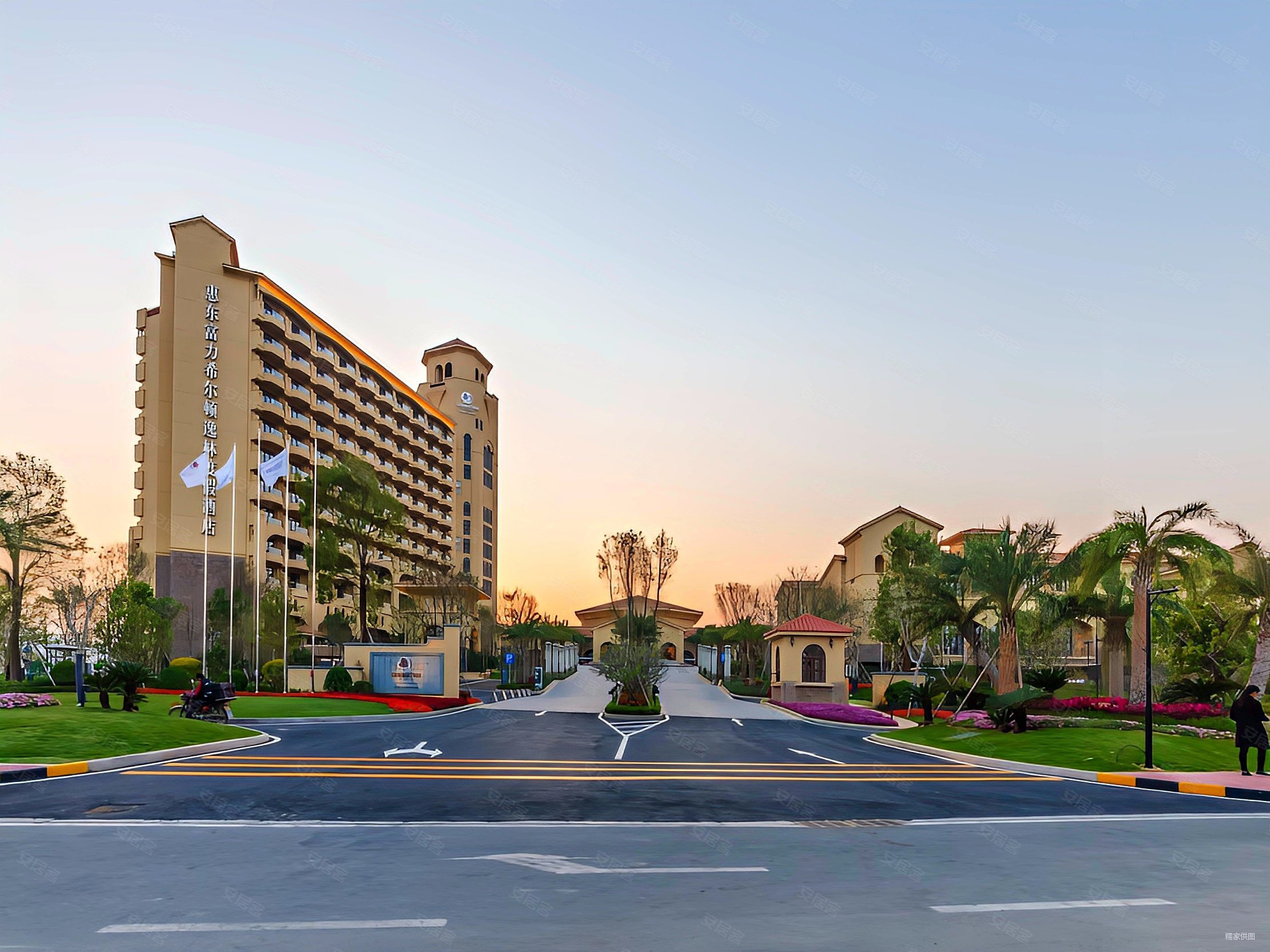 富力湾(别墅)5室2厅5卫181㎡南北273万