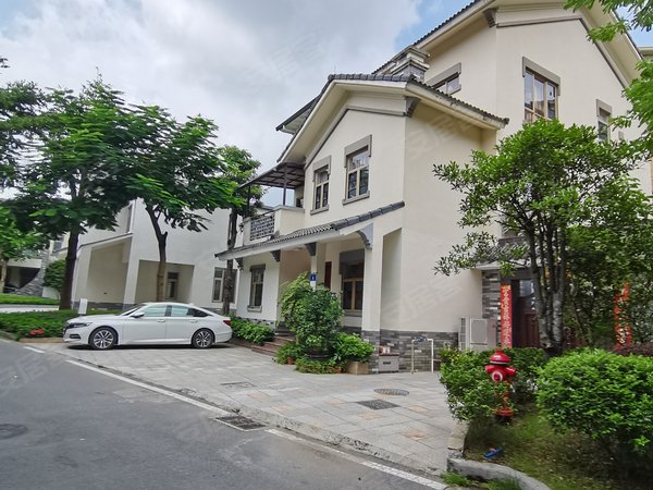 广州从化街口中心区逸泉山庄(别墅)逸泉山庄别墅 178平方 4房2厅3卫