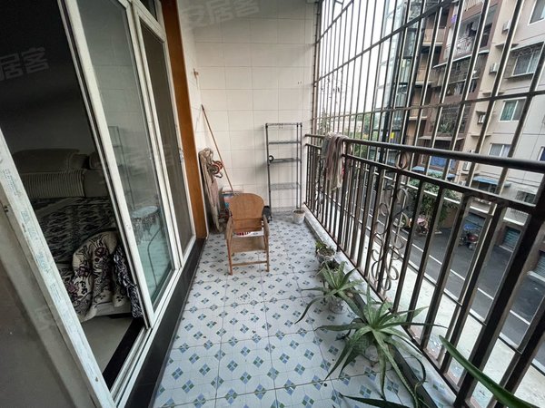 重庆沙坪坝陈家桥陈家桥陈家桥 3室2厅2卫出租房源真实图片