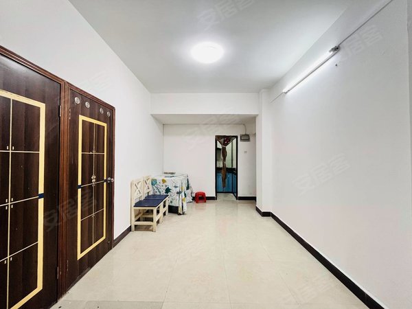 广州白云增槎路富林居富林居 低层小2房 干净整洁 2200元 小区管理