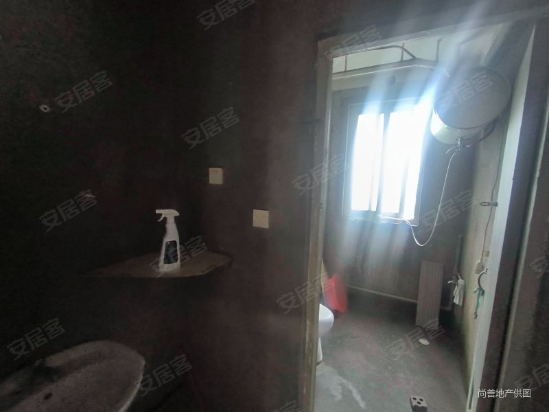 凌桥景园!三房两卫!诚心出售!看房有钥匙!